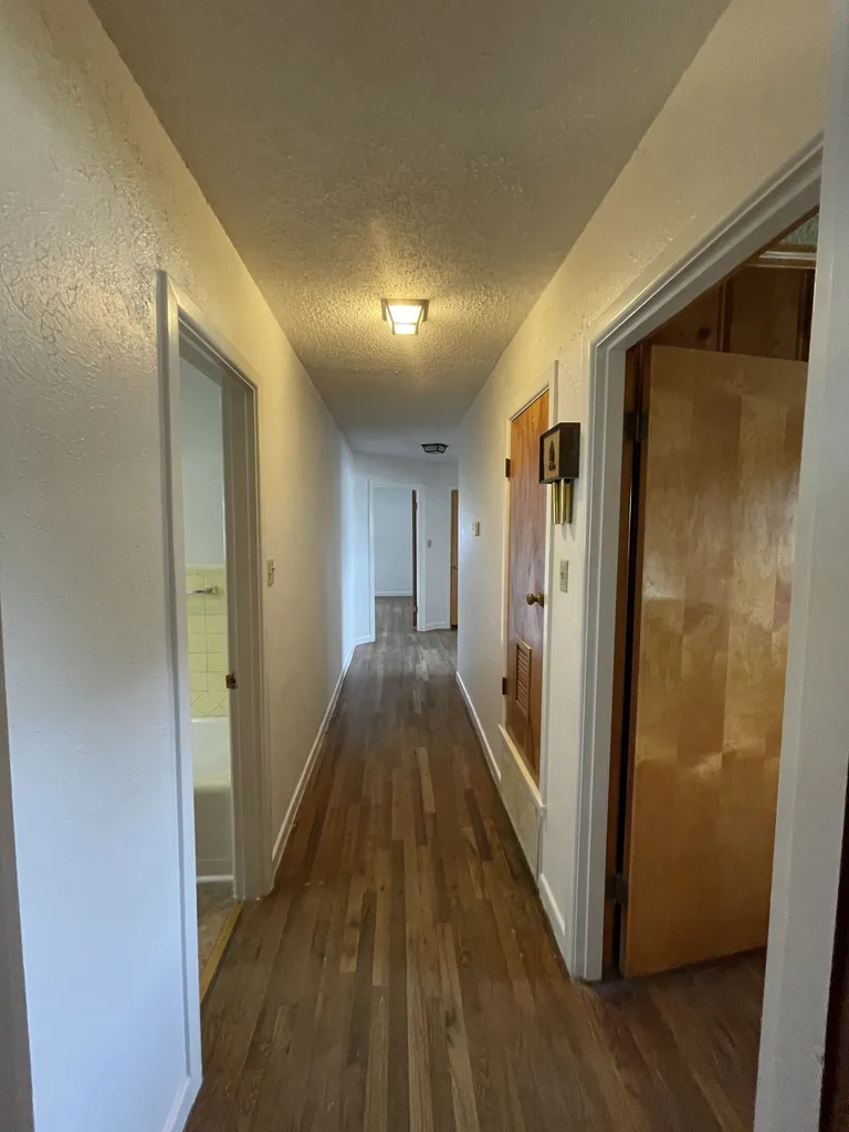 Hallway wall and trim finish